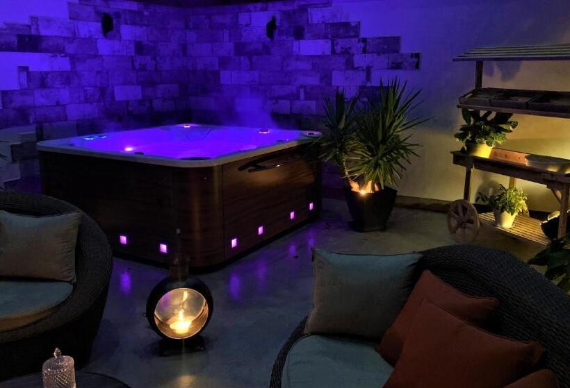 جناح سرير كينج, La Chambre Enchantée