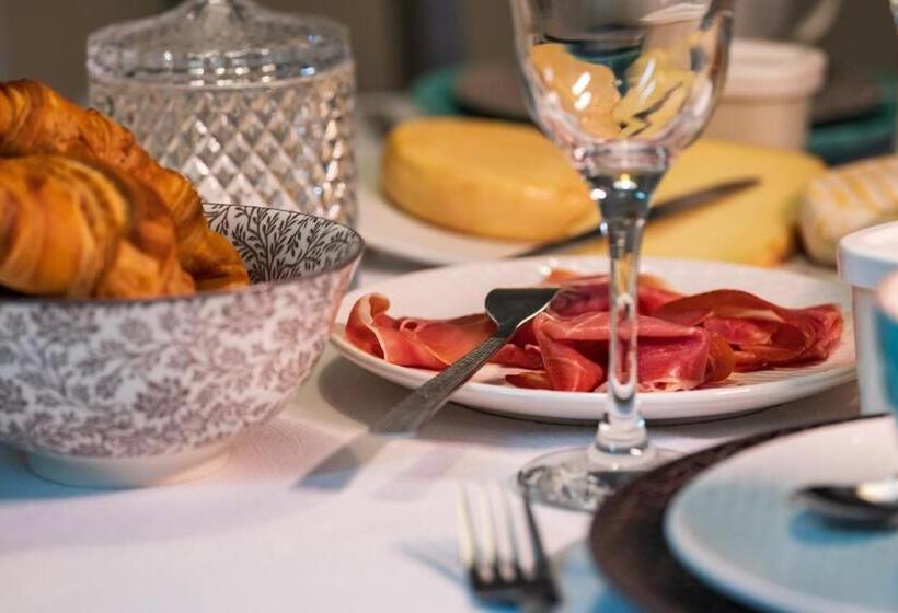 جناح سرير كينج, La Chambre Enchantée