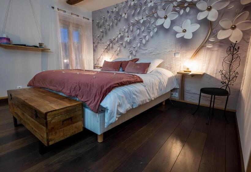 جناح سرير كينج, La Chambre Enchantée