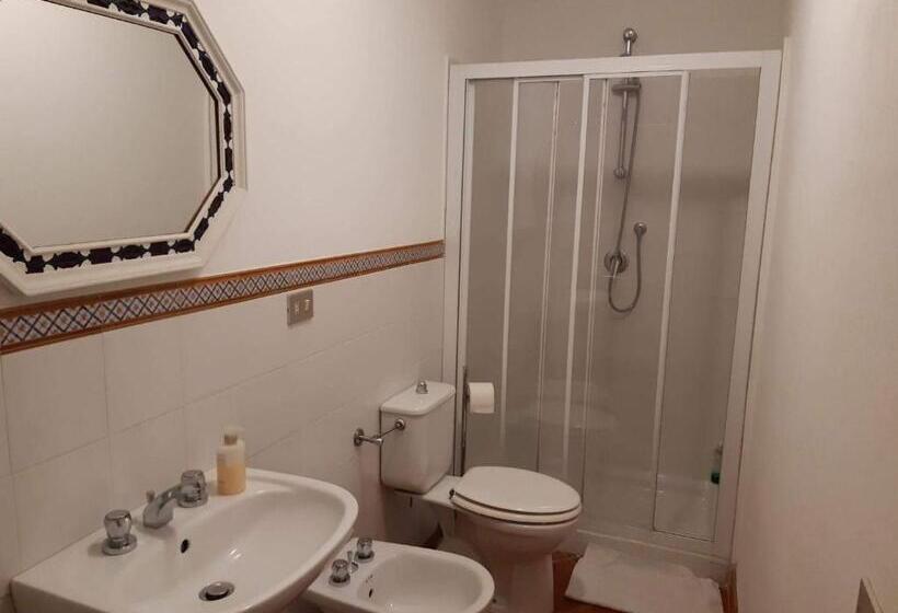 اتاق استاندارد سه نفره, Da Mati E Marta