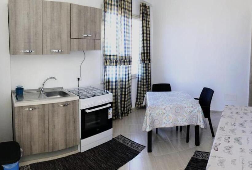 اتاق خانوادگی, Fiori E Colori