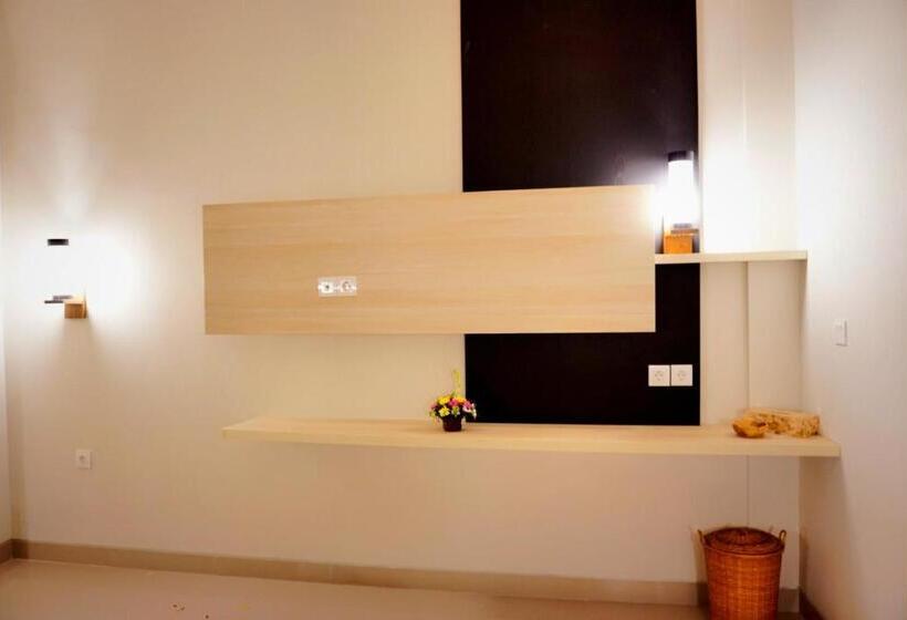 اتاق لوکس با بالکن, Indah Bali Guesthouse