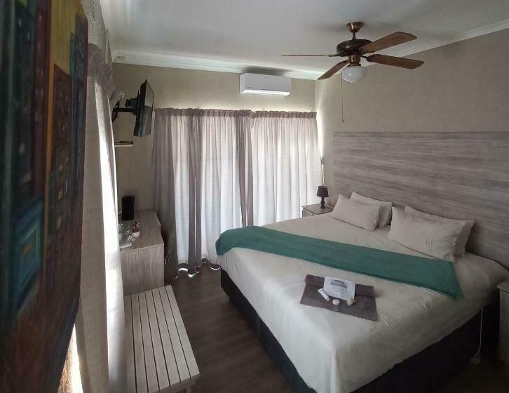 キングサイズベッドのデラックススイート, Kruger S Guest House