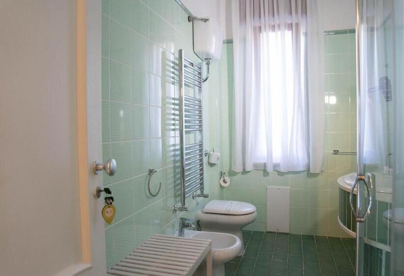 سوییت جونیور با چشم‌انداز دریا, Villa Tito Livio Starguest