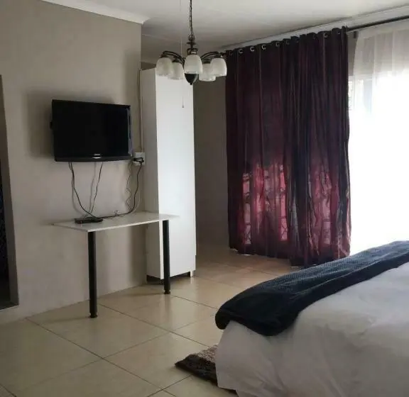 デラックスルーム, African Kingdom Guest House