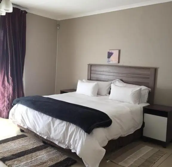 デラックスルーム, African Kingdom Guest House