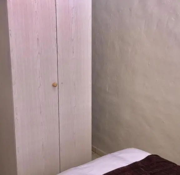 エコノミーシングルルーム, African Kingdom Guest House