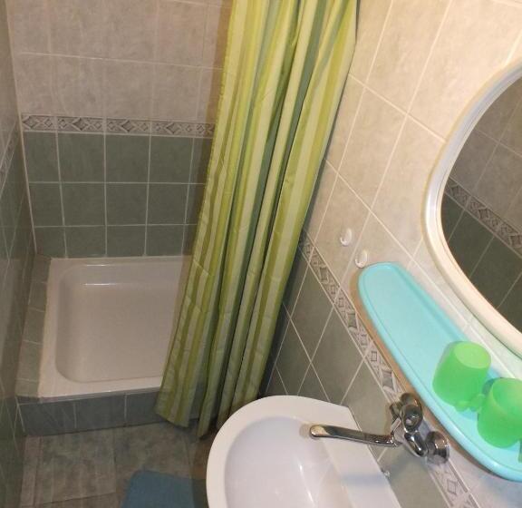 חדר סטנדרט מותאם לאדם עם מוגבלויות, Fan Fan Penzión