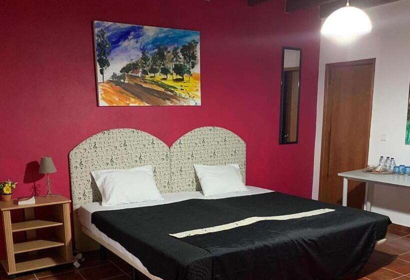 غرفة عائلية, Monte Do Paco