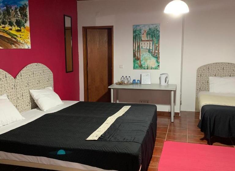 غرفة عائلية, Monte Do Paco