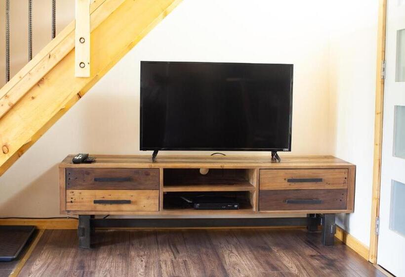 1 Bedroom Apartment Lake View, Red Cariboo Apartments