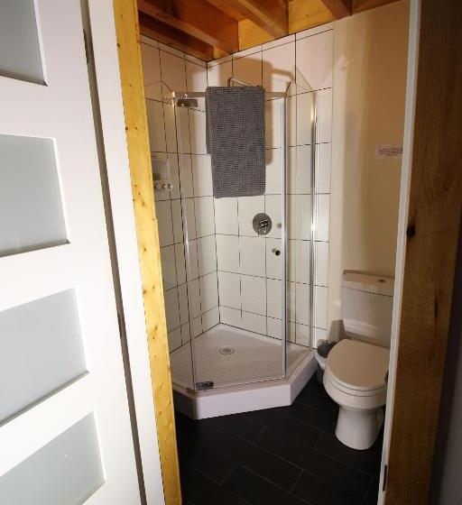 1 Bedroom Apartment Lake View, Red Cariboo Apartments