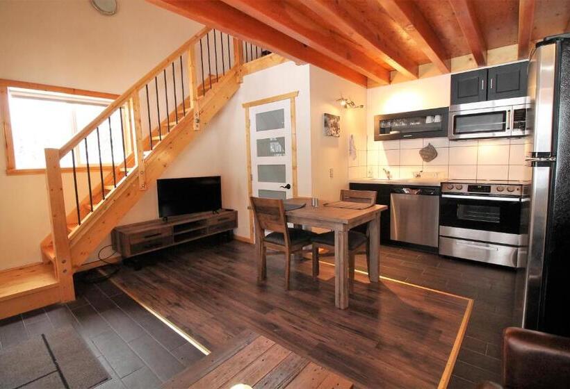 דירת חדר נוף לגינה, Red Cariboo Apartments