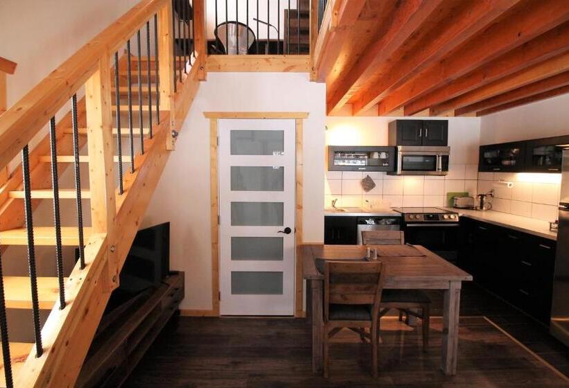 דירת חדר נוף לגינה, Red Cariboo Apartments