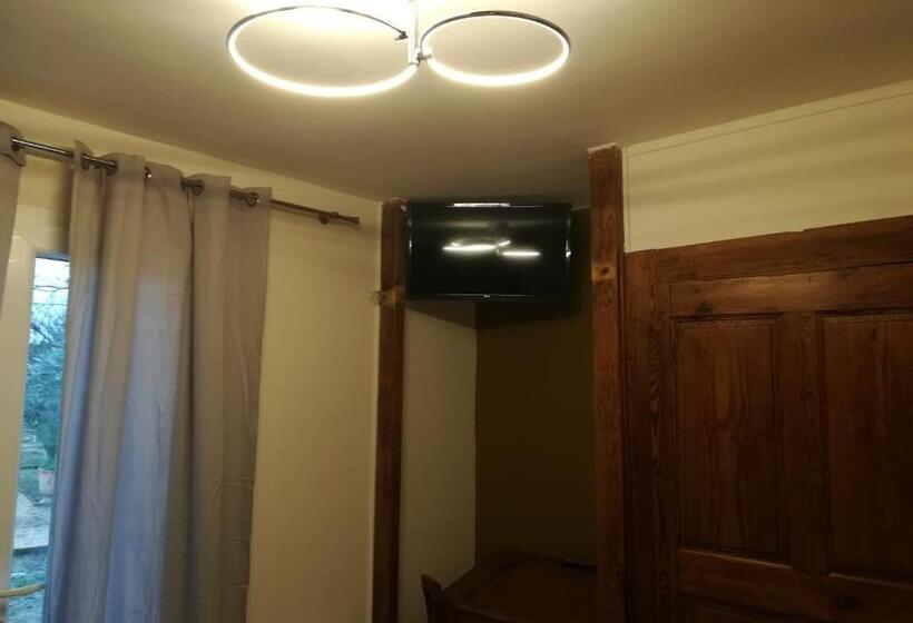 Номер Стандарт Вид на Сад, Chambre Avec Tout Le Confort D Un Appartement