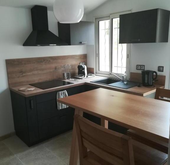 Номер Стандарт Вид на Сад, Chambre Avec Tout Le Confort D Un Appartement