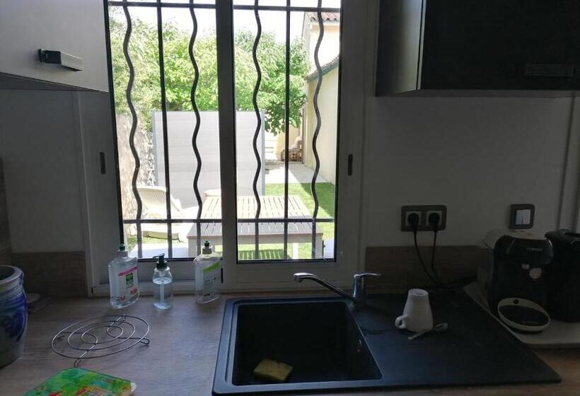 Номер Стандарт Вид на Сад, Chambre Avec Tout Le Confort D Un Appartement