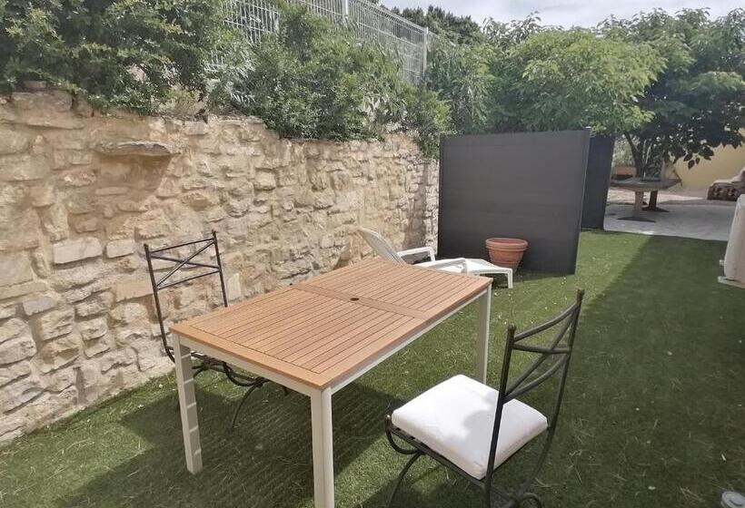 Номер Стандарт Вид на Сад, Chambre Avec Tout Le Confort D Un Appartement