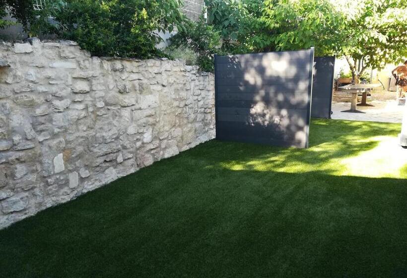 Номер Стандарт Вид на Сад, Chambre Avec Tout Le Confort D Un Appartement