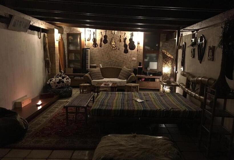 اتاق لوکس, Music House Alle Grotte