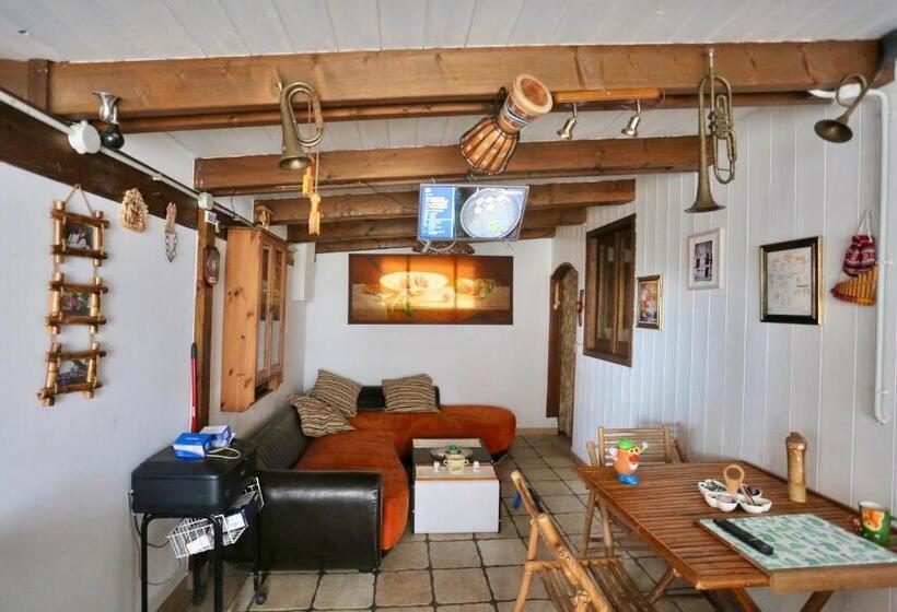 سوییت خانوادگی, Music House Alle Grotte