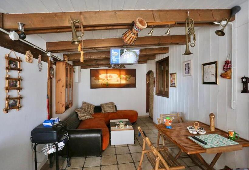 سوییت خانوادگی, Music House Alle Grotte