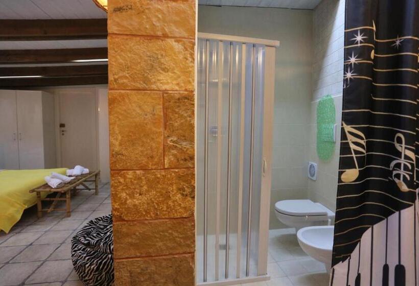 اتاق لوکس, Music House Alle Grotte