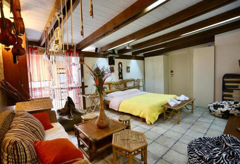 اتاق لوکس, Music House Alle Grotte