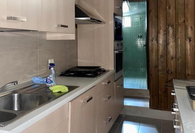 سوییت خانوادگی, Music House Alle Grotte