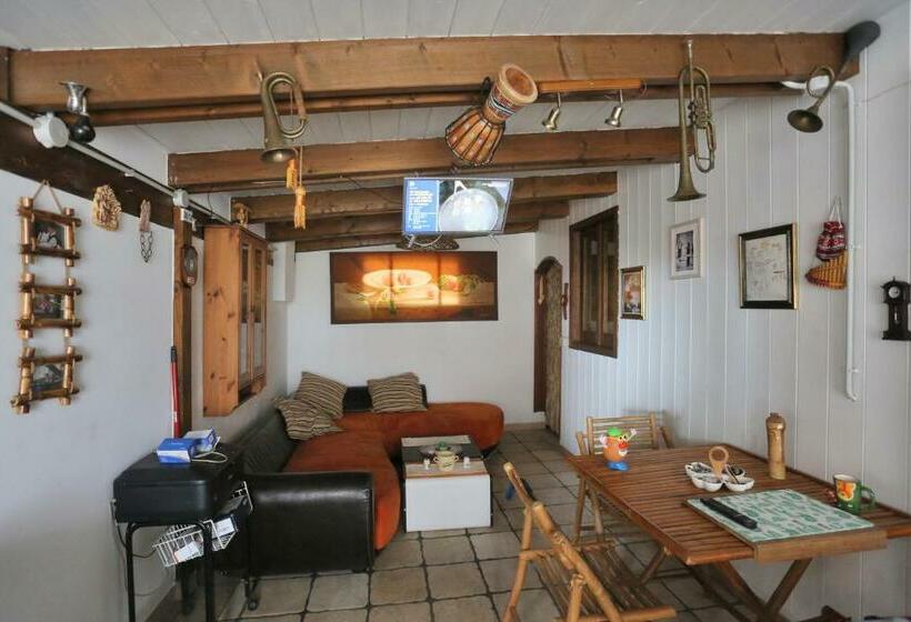 سوییت خانوادگی, Music House Alle Grotte