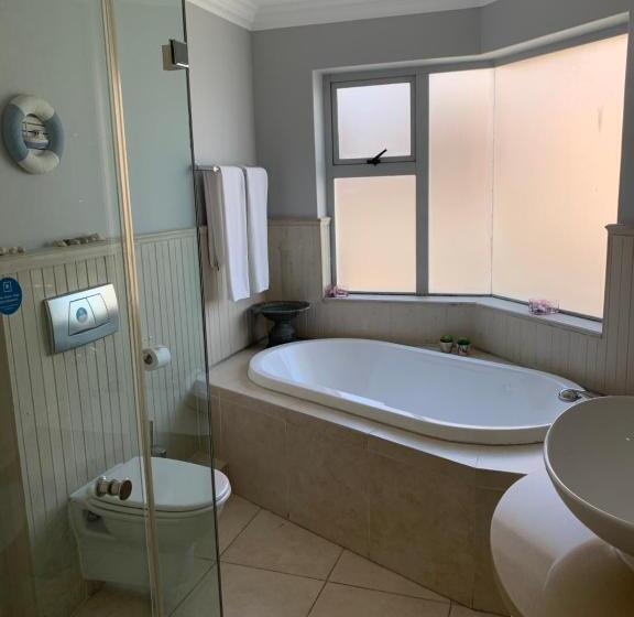 Люкс Deluxe Кровать Кинг, Oceansnest Guest House