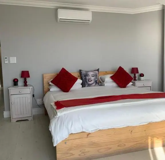Deluxe Suite King Bed, Oceansnest Guest House