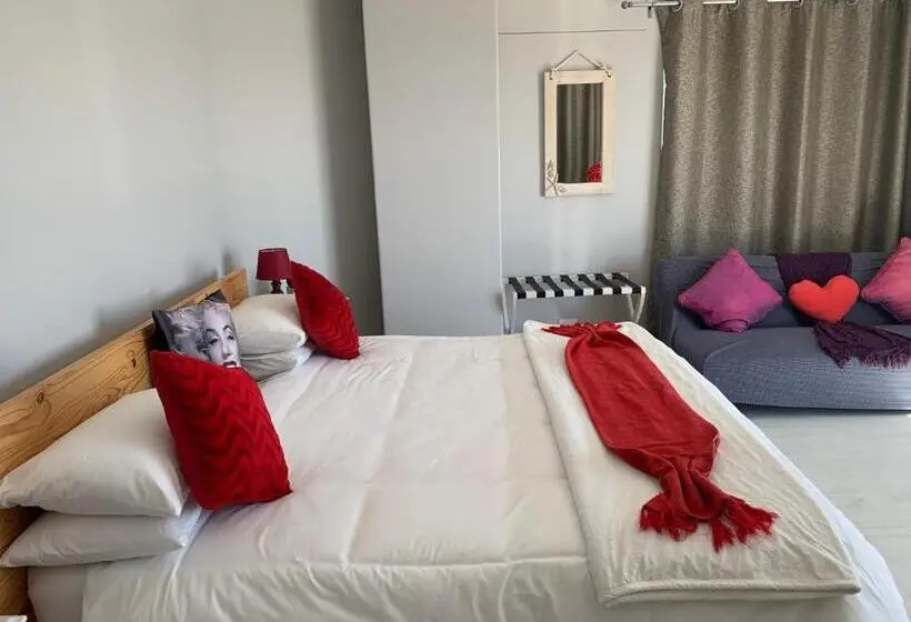 Deluxe Suite King Bed, Oceansnest Guest House