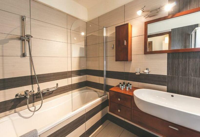 디럭스 룸, Chrispy Waterpark Resort