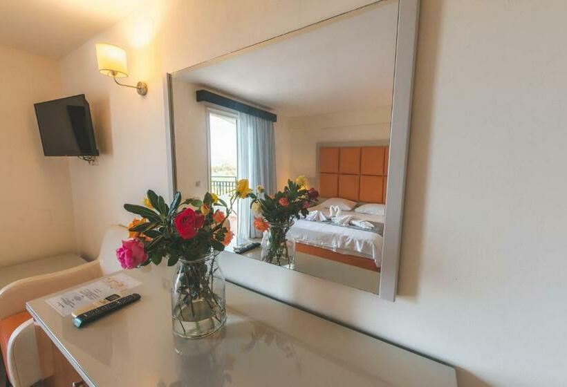 Номер Deluxe, Chrispy Waterpark Resort