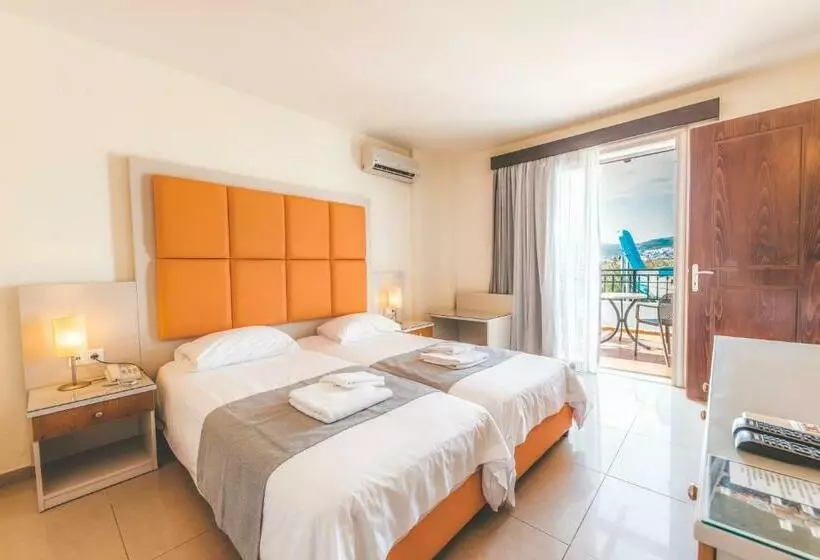 Superior Kolmen Hengen Huone, Chrispy Waterpark Resort