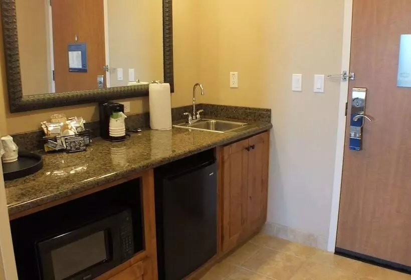 スタンダードスタジオ, Hampton Inn & Suites Buffalo