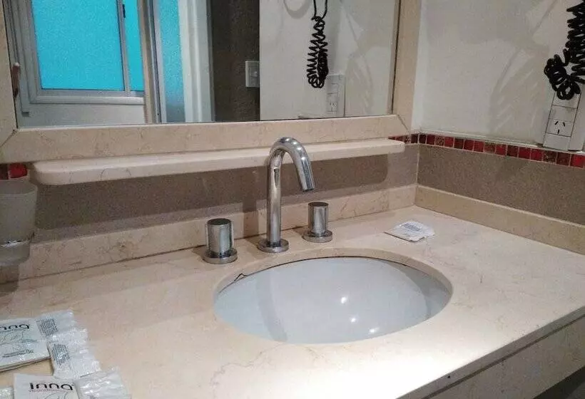 اتاق استاندارد سه نفره, A&b Internacional