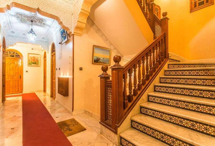 חדר סטנדרט לשלושה, Borj Mogador