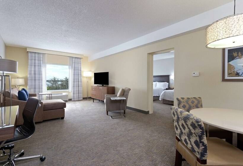 Люкс, Hampton Inn & Suites Wellington