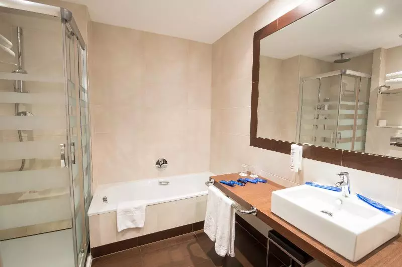 デラックスルーム, Lae Lay Suites