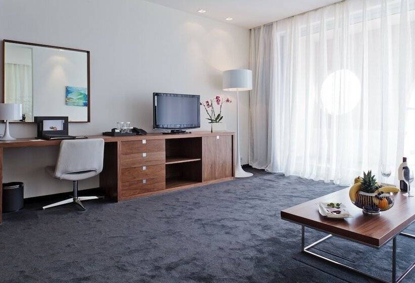 سوییت با چشم‌انداز دریا, Lighthouse Golf & Spa