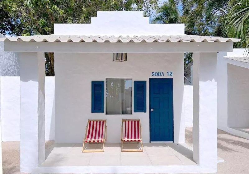 بانگلوی سوپریور, Lime N Soda Beachfront Resort