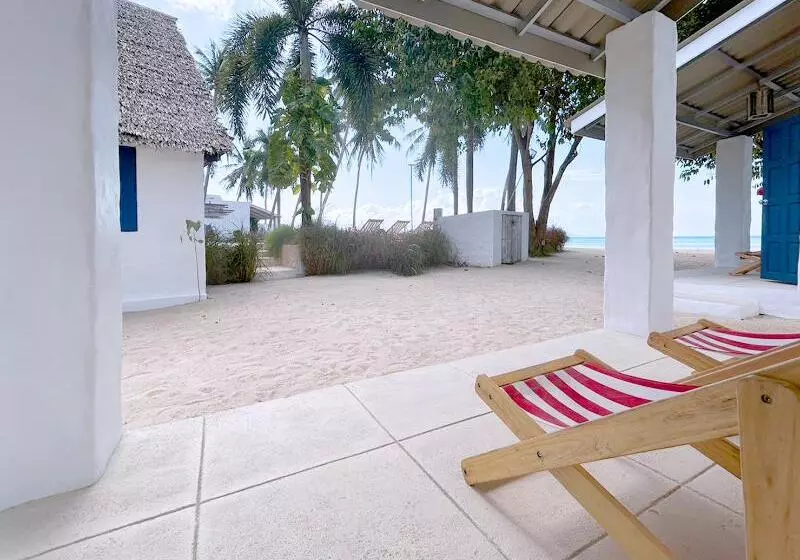 بانگلوی سوپریور, Lime N Soda Beachfront Resort