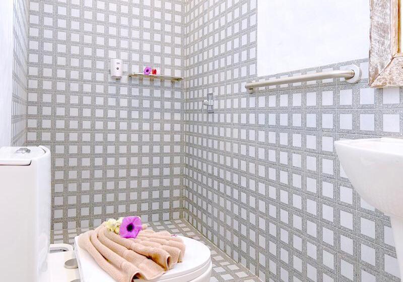 高级洋房, Lime N Soda Beachfront Resort