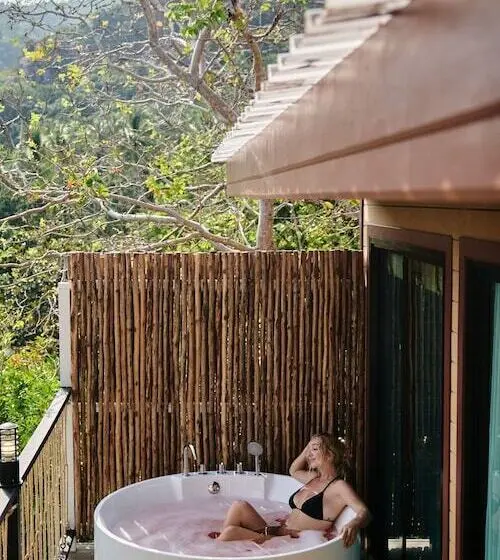 بانگلوی لوکس, Lub D Koh Tao Tanote Bay