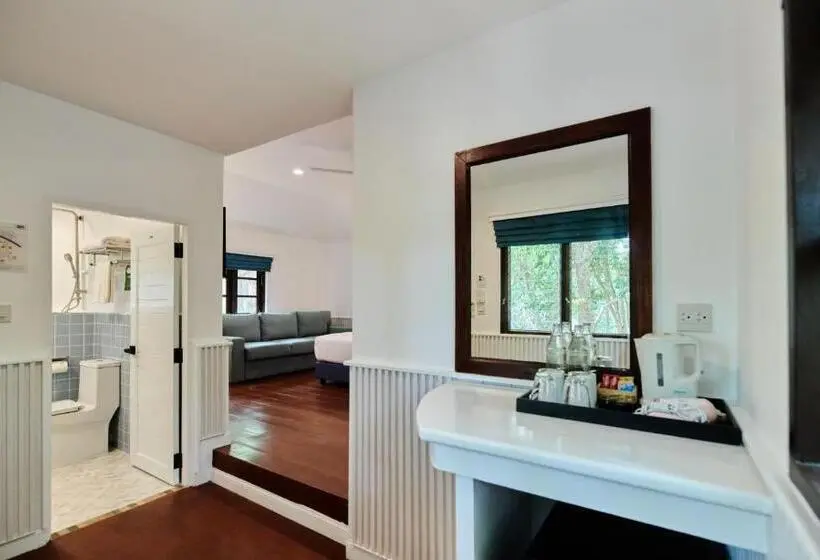 بنگله خانوادگی, Lub D Koh Tao Tanote Bay