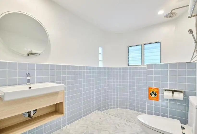 بنگله خانوادگی, Lub D Koh Tao Tanote Bay