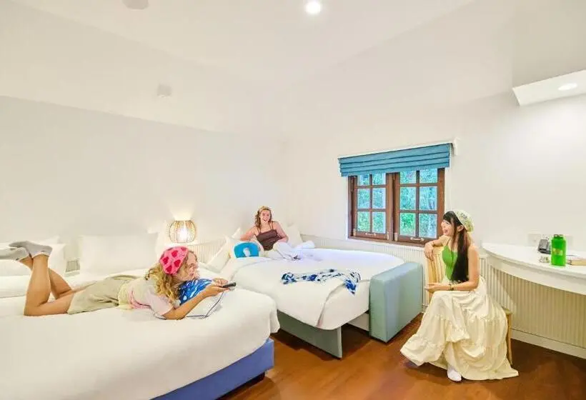 بنگله خانوادگی, Lub D Koh Tao Tanote Bay