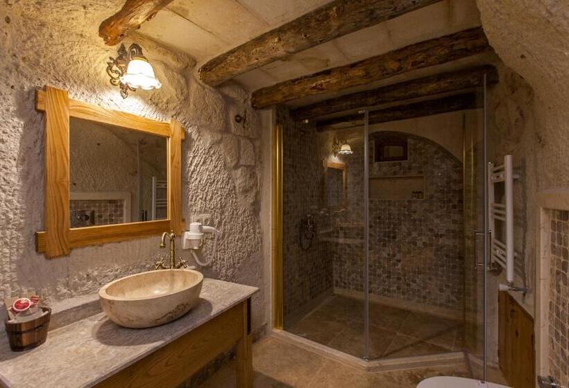 غرفة كلاسيكية, Mithra Cave